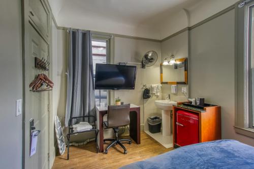 Kuchyň nebo kuchyňský kout v ubytování Ram's Hotel