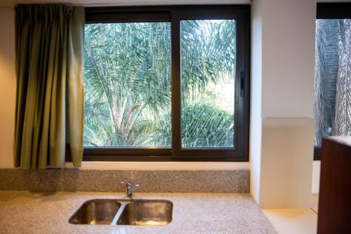 a sink in a room with a window at Hotel boutique Tramas Andinas in Salta