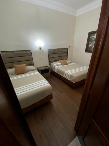 Hotel Cantera Real, Moreliaにあるベッド