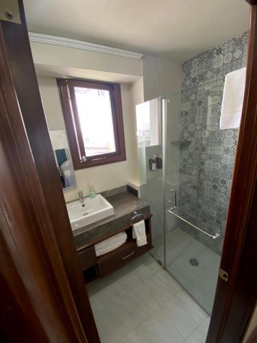 Hotel Cantera Real, Moreliaにあるバスルーム