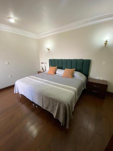Hotel Cantera Real, Moreliaにあるベッド