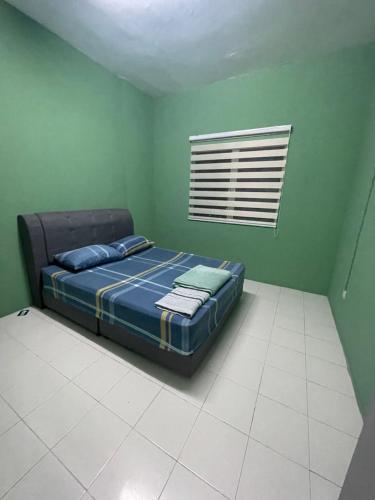En eller flere senger på et rom på Alfaruqi Homestay Seaview