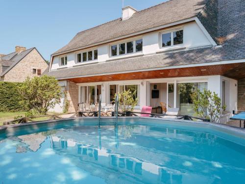 Villa familiale 7 pièces à Carnac - 10 pers, piscine chauffée, jardin, proche plage et commerces - FR-1-477-242