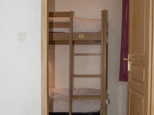 Tempat tidur susun dalam kamar di Appartement Montgenèvre, 2 pièces, 4 personnes - FR-1-266-219