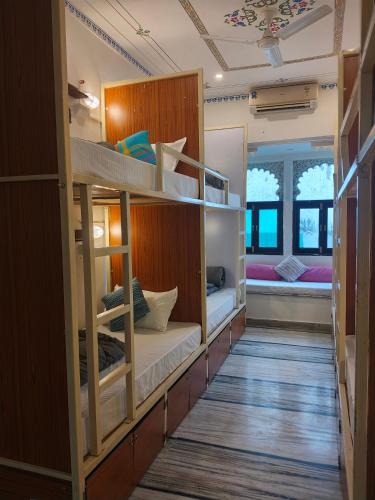 a room with several bunk beds in a room at Madpackers Udaipur in Udaipur