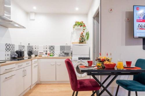a kitchen with a table and chairs in a room at Casa Inca Calais - Peruanita - Parking Public Free in Calais