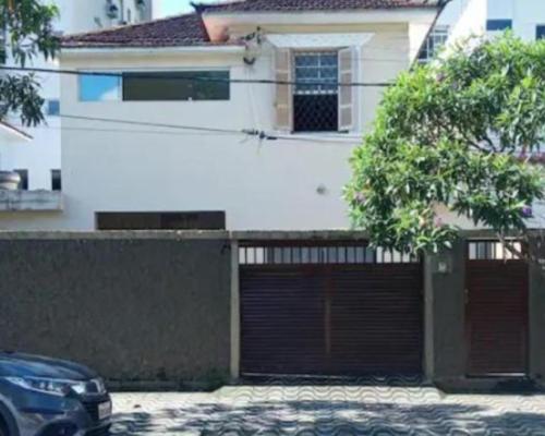 Sobrado 4 Qtos - 2 Quadras da Praia - Churrasqueira! 200 Megas Wifi - Tv46 - 3 Vagas Garagem!