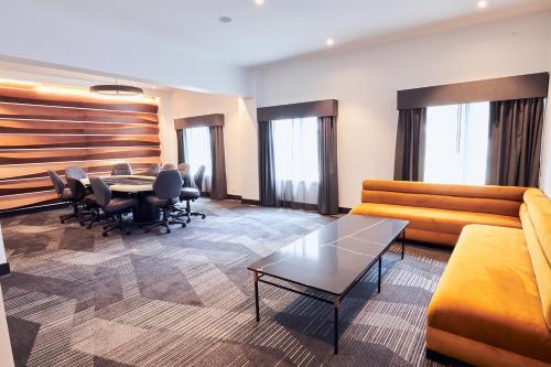 Champions Club and Hotel, Houston Westchase Image