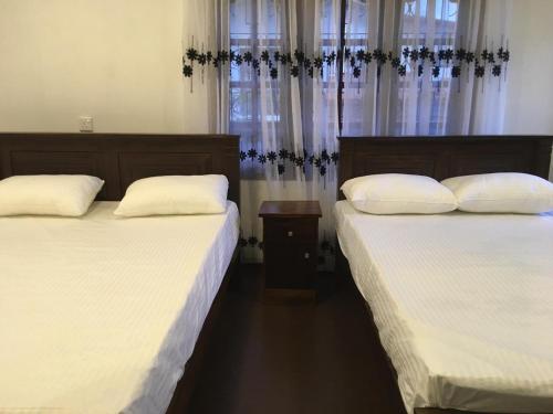 Tempat tidur dalam kamar di Sky Family Villa Ahangama