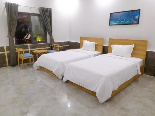 Postel nebo postele na pokoji v ubytování Khách sạn Khang Điền 2