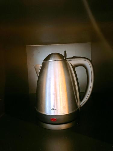 a tea kettle sitting on top of a counter at Moon Homestay in Thôn Kim Long (1)