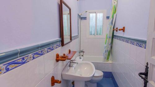 ห้องน้ำของ Casa Romantica Montecorto by Ruralidays