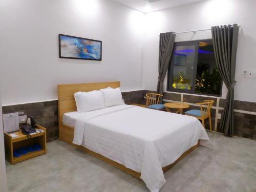 Postel nebo postele na pokoji v ubytování Khách sạn Khang Điền 2
