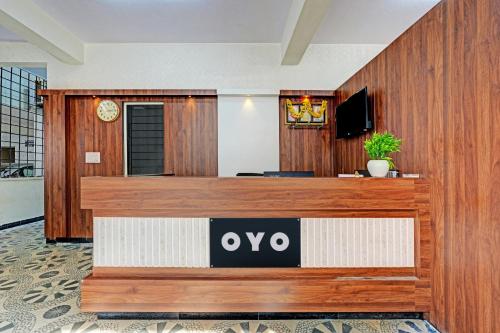 a lobby of an office with a reception desk at Hotel O New Shelton Suites in Bengaluru