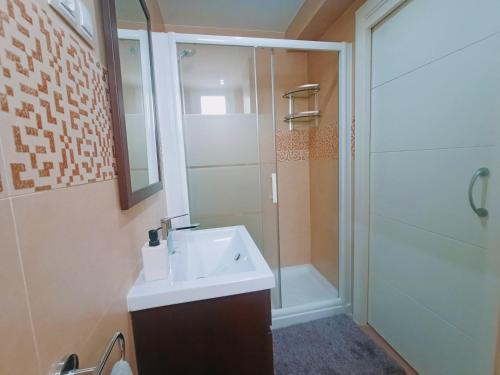 a bathroom with a sink and a shower at Caminos del Mediterráneo in Castellón de la Plana