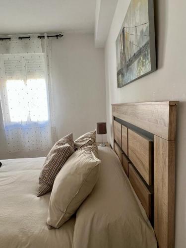 a bedroom with a large bed with pillows on it at Apartamento en Centro - Vial in Córdoba