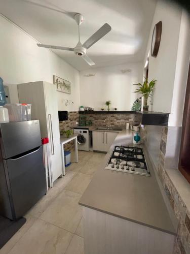 Dapur atau dapur kecil di Khomba Lodge