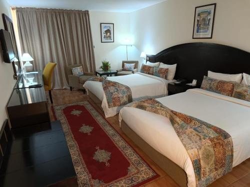 Ein Bett oder Betten in einem Zimmer der Unterkunft Royal Mirage Fes Hotel