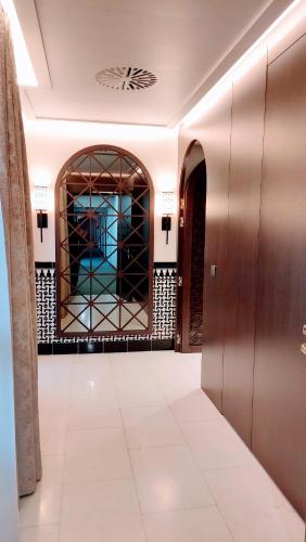 a hallway with a door and a tile floor at Hotel Saray in Granada