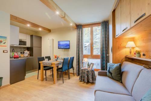 Studio Les Caribous Mountain Retreat - Happy Rentals
