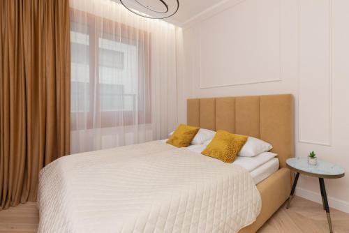 Foto Lux Apartment Niemcewicza with AC & Balcony Warsaw Ochota by Noclegi Renters 2