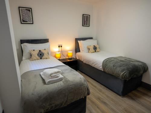Katil atau katil-katil dalam bilik di Penthouse 3 Bed, Large Hottub Long Stay Discount