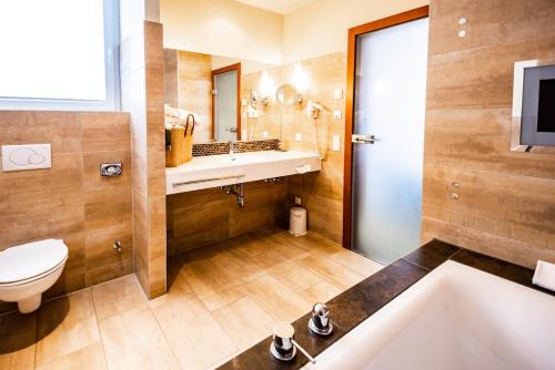 Un baño de Seehotel Süd by S4Y