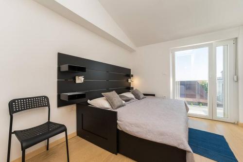 En eller flere senge i et værelse på Villa Soleil blanc, luxury villa with private pool