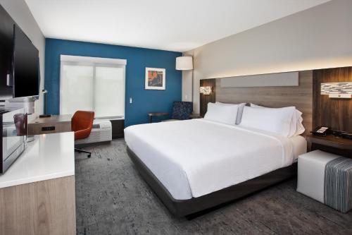 Katil atau katil-katil dalam bilik di Holiday Inn Express Kitty Hawk - Outer Banks, an IHG Hotel