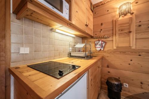 Kuchyň nebo kuchyňský kout v ubytování Studio Rez-de-jardin, 4 pers Chatel