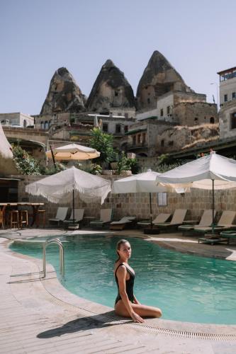 Hồ bơi trong/gần Aza Cave Cappadocia Adult Hotel