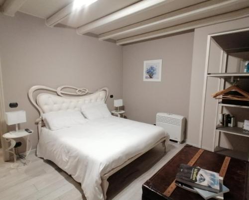 Postel nebo postele na pokoji v ubytování Casale Raffaello B&B Como
