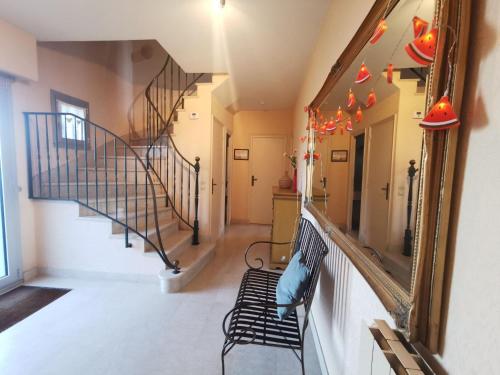 a hallway with a bench and a mirror at Holiday Home Les Rimains by Interhome in Cancale