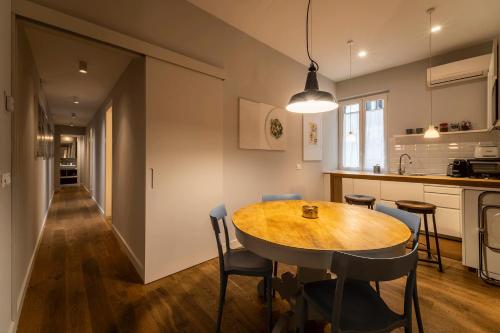 Fotofever Apt, two bedrooms with air conditioned in elegant shopping area, close to Vatican City