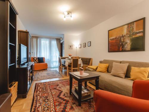 Μια τηλεόραση ή/και κέντρο ψυχαγωγίας στο Apartment FeWo Sun & Snow by Interhome