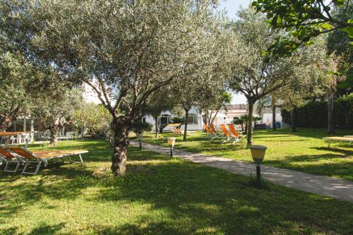Κήπος έξω από το Hotel Park Victoria
