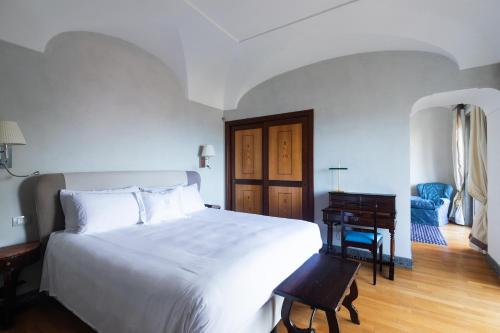 Postel nebo postele na pokoji v ubytování Grand Hotel Cocumella