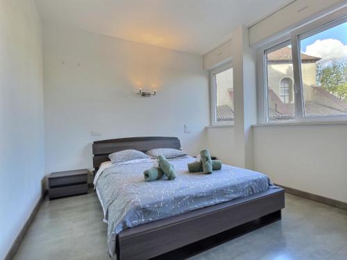 Ένα ή περισσότερα κρεβάτια σε δωμάτιο στο ''Magic Red'' de Miss.K Conciergerie