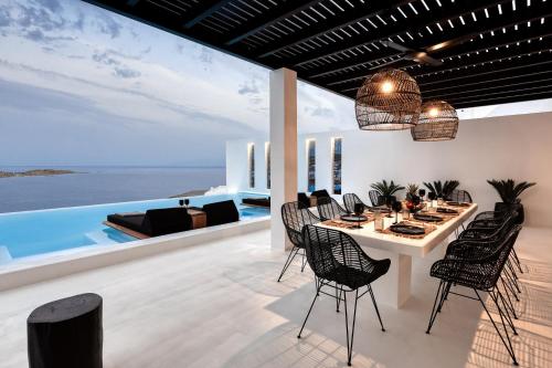 Psarou Black Villas