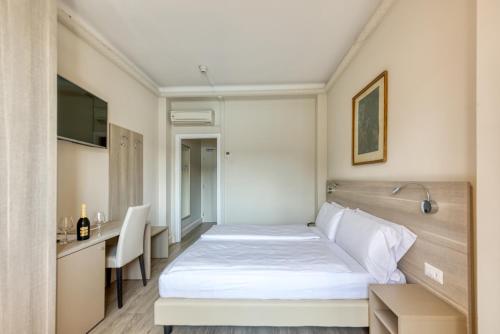 a hotel room with a bed and a desk at Hotel Bazzoni in Tremezzo