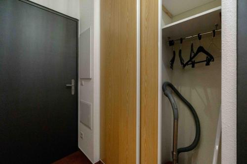 a hallway with a door and a walk in closet at Appart valfrejus in Modane