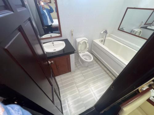 a bathroom with a sink and a toilet and a mirror at Phi Long 2 Hotel Thu Dau Mot in Thu Dau Mot