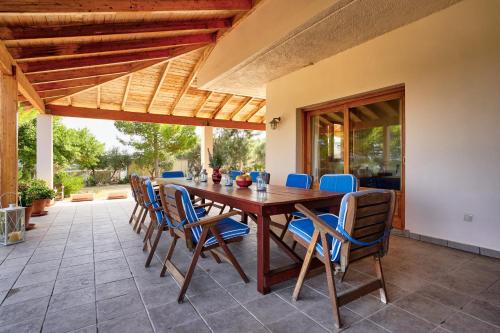 Un patio o zona al aire libre en Villa Eremia