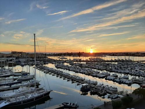 T2 avec Climatisation, Piscine, Box Privé - FR-1-702-6