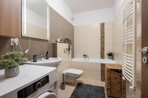 Ванна кімната в Premier Pest Side Apartment