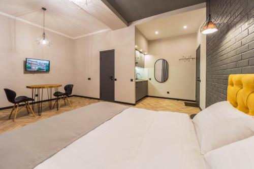 Кровать или кровати в номере Central Apartments Maidan Area