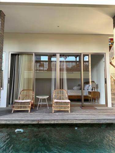 Hồ bơi trong/gần Villa Maureen