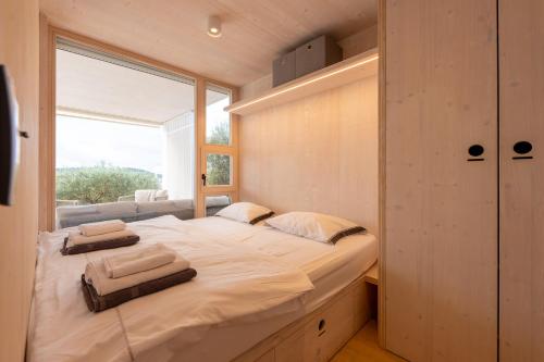 Ένα ή περισσότερα κρεβάτια σε δωμάτιο στο Sun Deck Buqez Villa 70