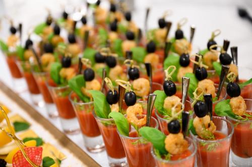 Comida en o cerca de este hotel