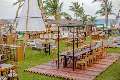 a wedding reception at the beach with tables and chairs at JW Marriott Cancun Resort & Spa in Cancún